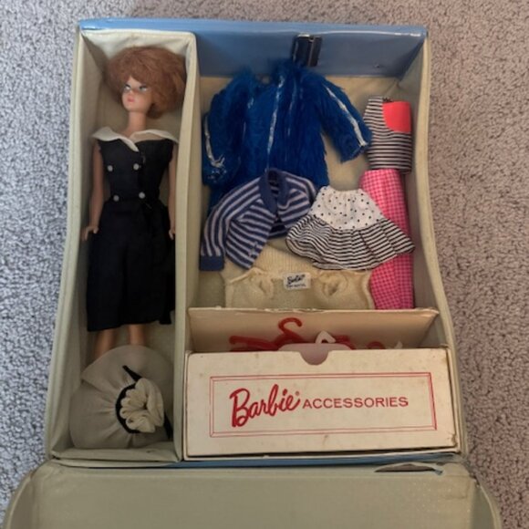 Mattel Vintage 1962 Barbie Midge Doll Blonde Bubble Cut w/ Accessories and Case - Picture 1 of 5